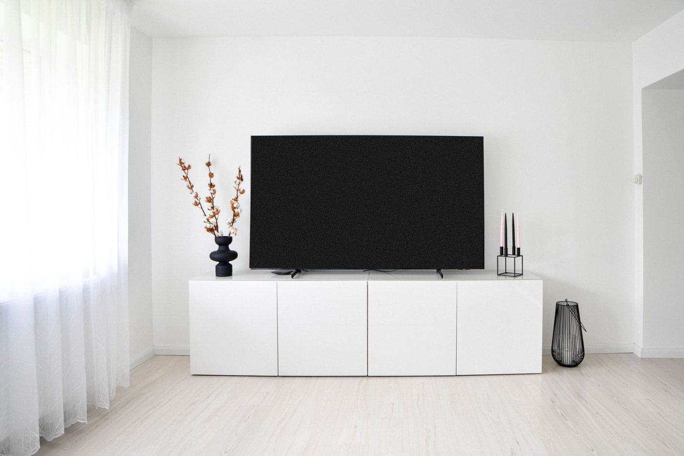 Salonunuz için ideal TV ünitesi seçimi, hem estetik hem de fonksiyonel açıdan mekanınıza değer katacak. Doğru boyutu ve tarzı belirleyerek şık bir medya alanı yaratın.: Salon dekorasyon örneği